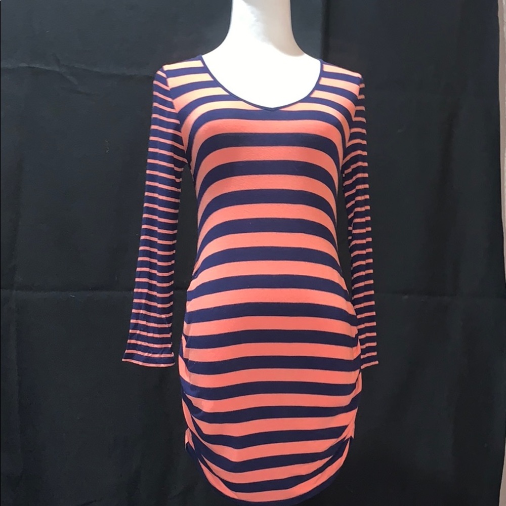 Maternity Jessica Simpson Small 3/4 sleeve shirt with side scrunching/ruching